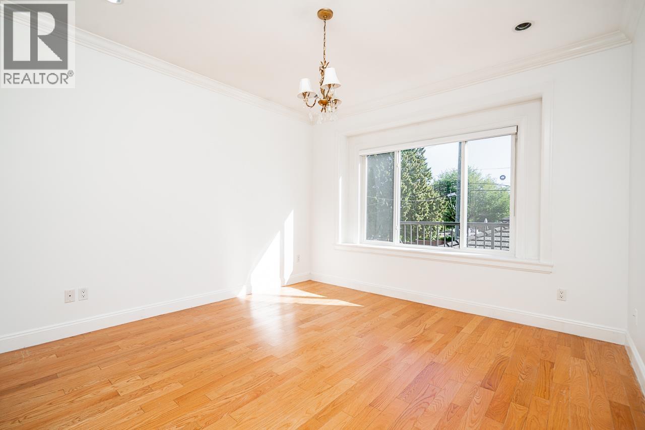 Photo 15 of 7268 1st Street, Burnaby BC