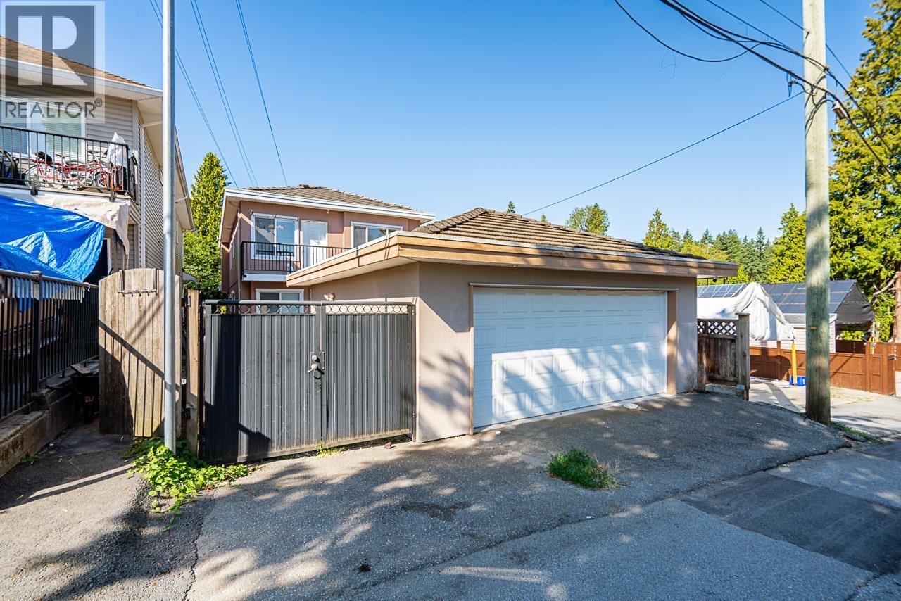 Photo 34 of 7268 1st Street, Burnaby BC