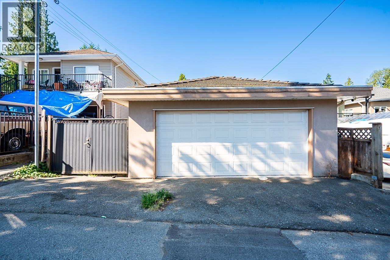 Photo 35 of 7268 1st Street, Burnaby BC