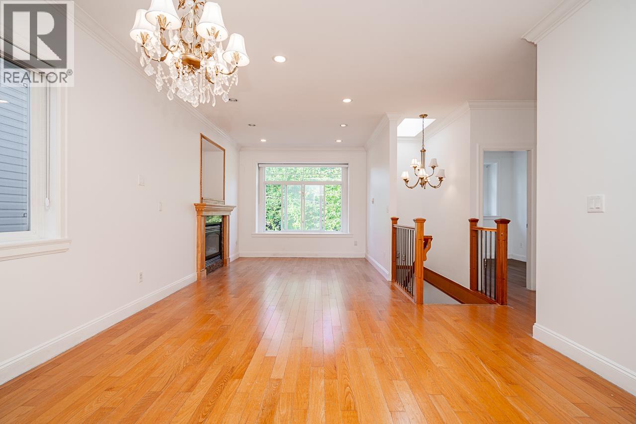 Photo 5 of 7268 1st Street, Burnaby BC