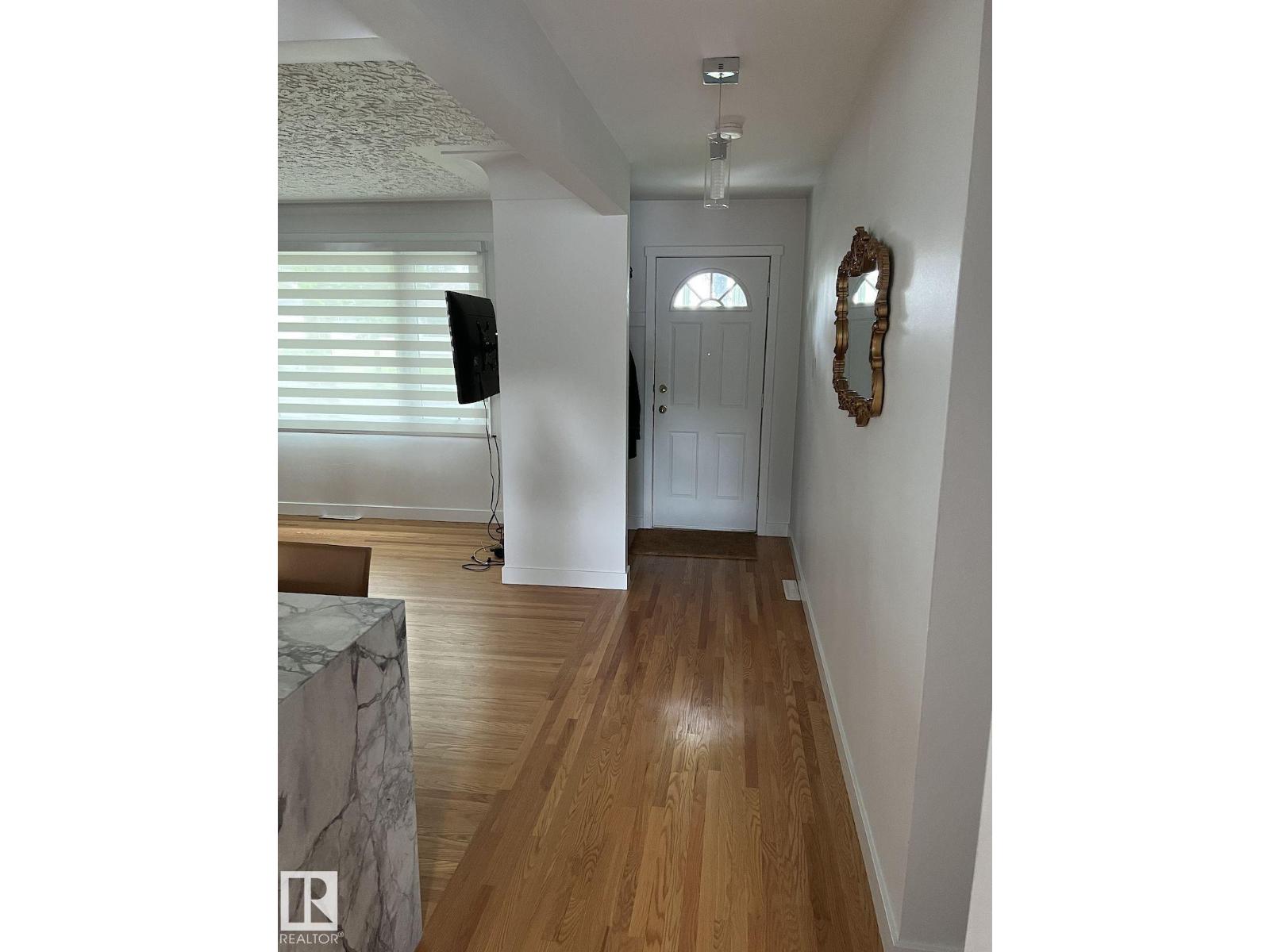 Photo 10 of 8528 64 Av Nw, Edmonton AB
