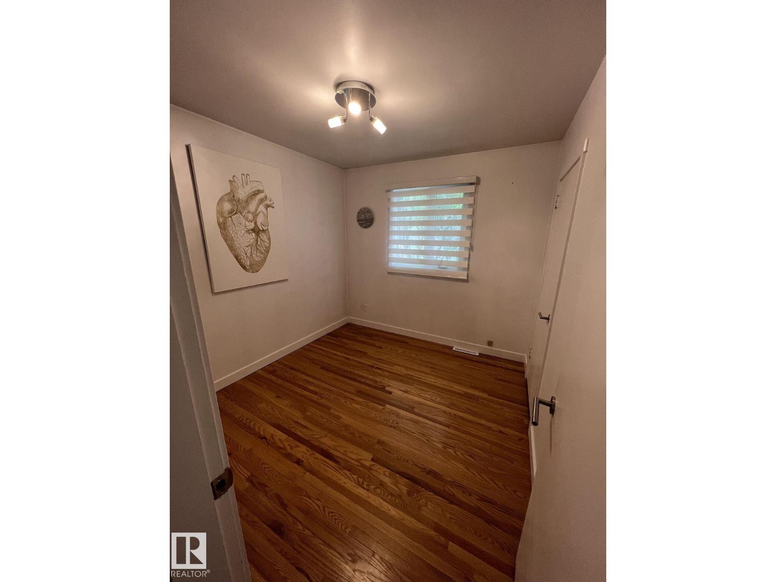 Photo 13 of 8528 64 Av Nw, Edmonton AB
