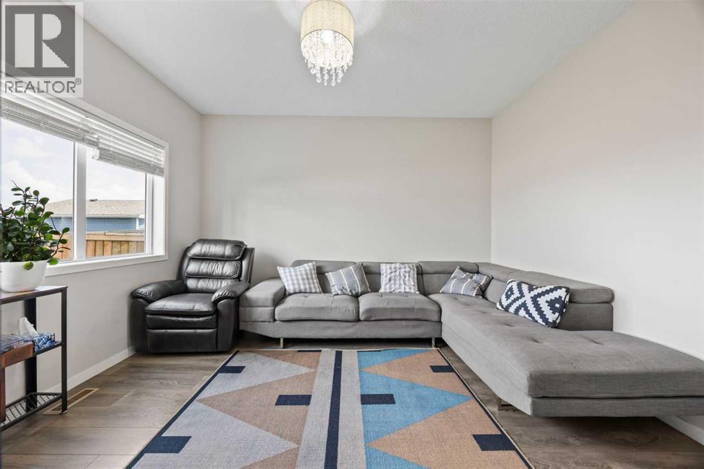 336 Marquis Heights SE, Calgary, Alberta