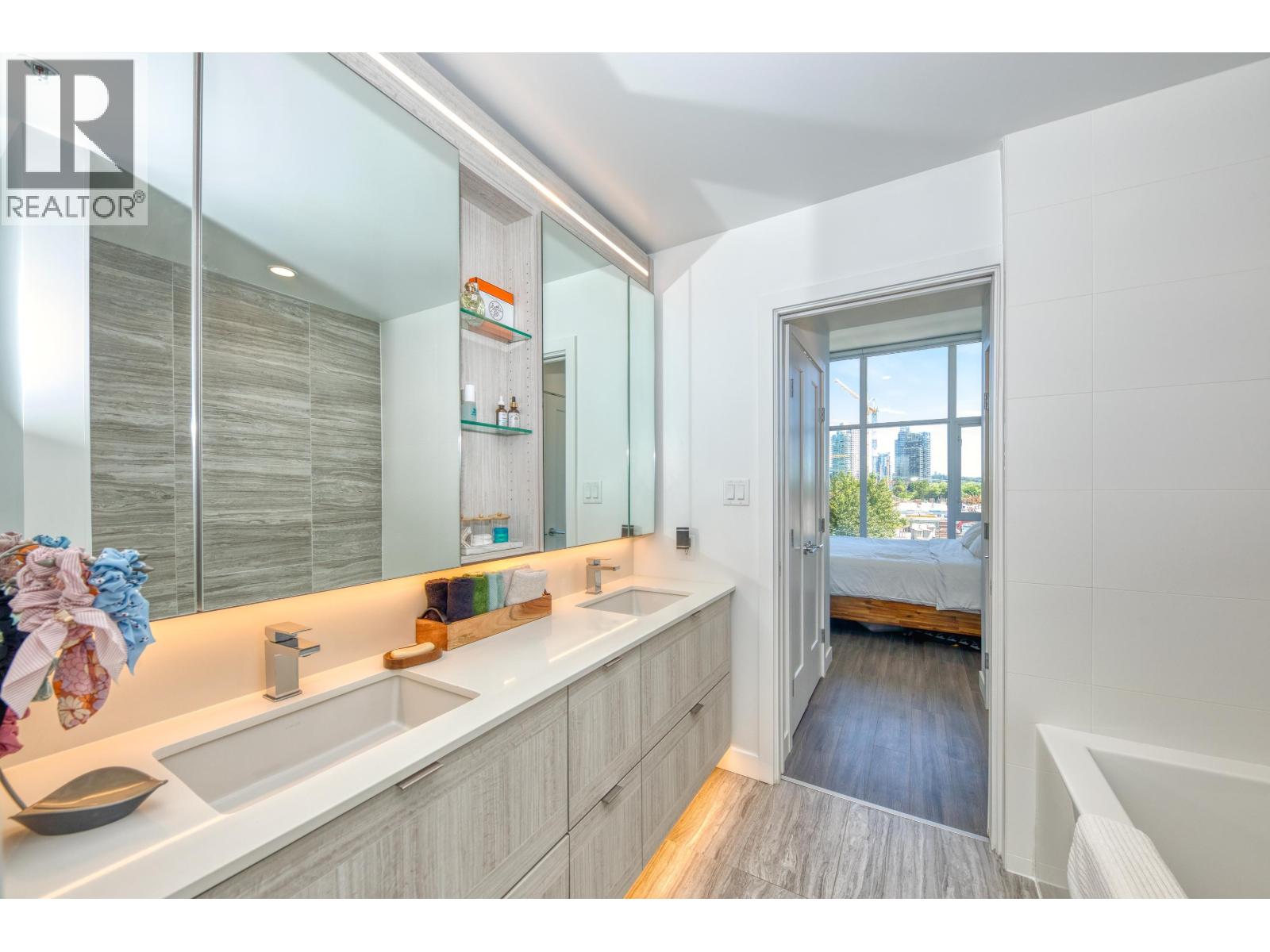 TH307 2351 BETA AVENUE, Burnaby