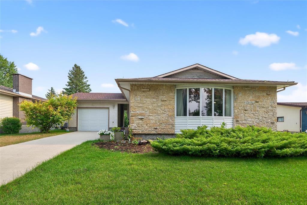 Photo 1 of 35 Martindale Place, Winnipeg MB