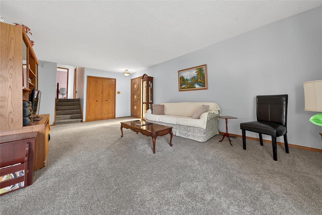 Photo 11 of 35 Martindale Place, Winnipeg MB