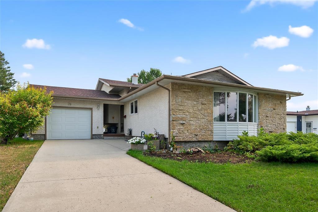 Photo 3 of 35 Martindale Place, Winnipeg MB