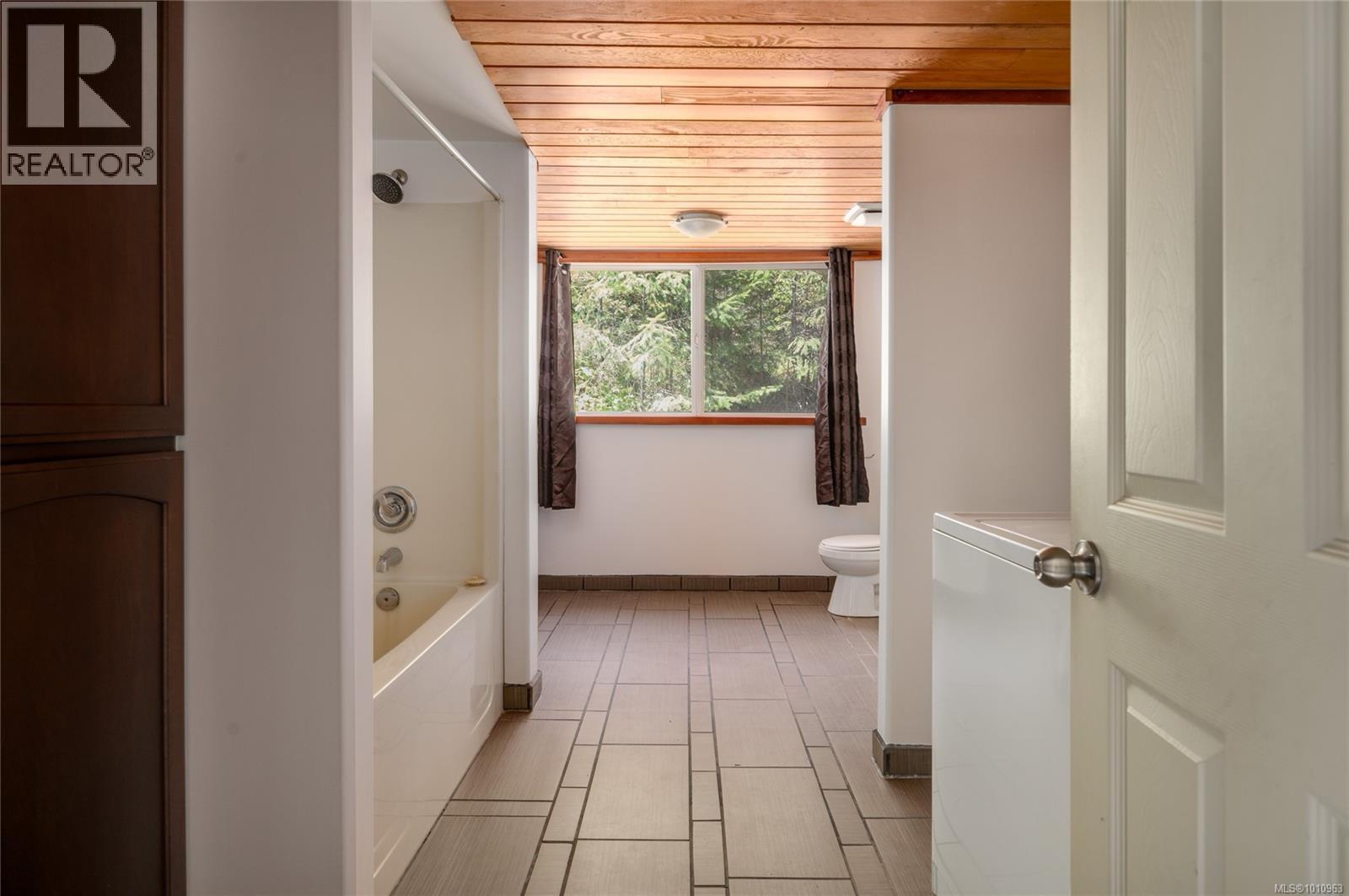 Photo 26 of 2031 Waring Rd, Nanaimo BC