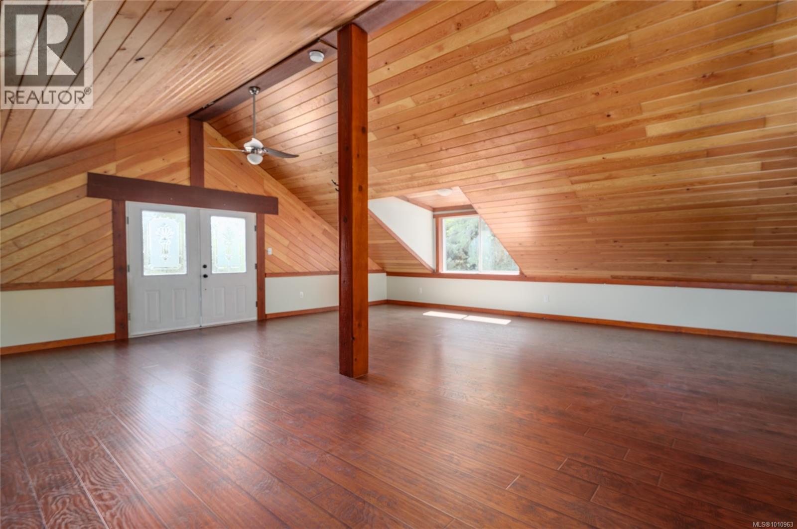 Photo 9 of 2031 Waring Rd, Nanaimo BC