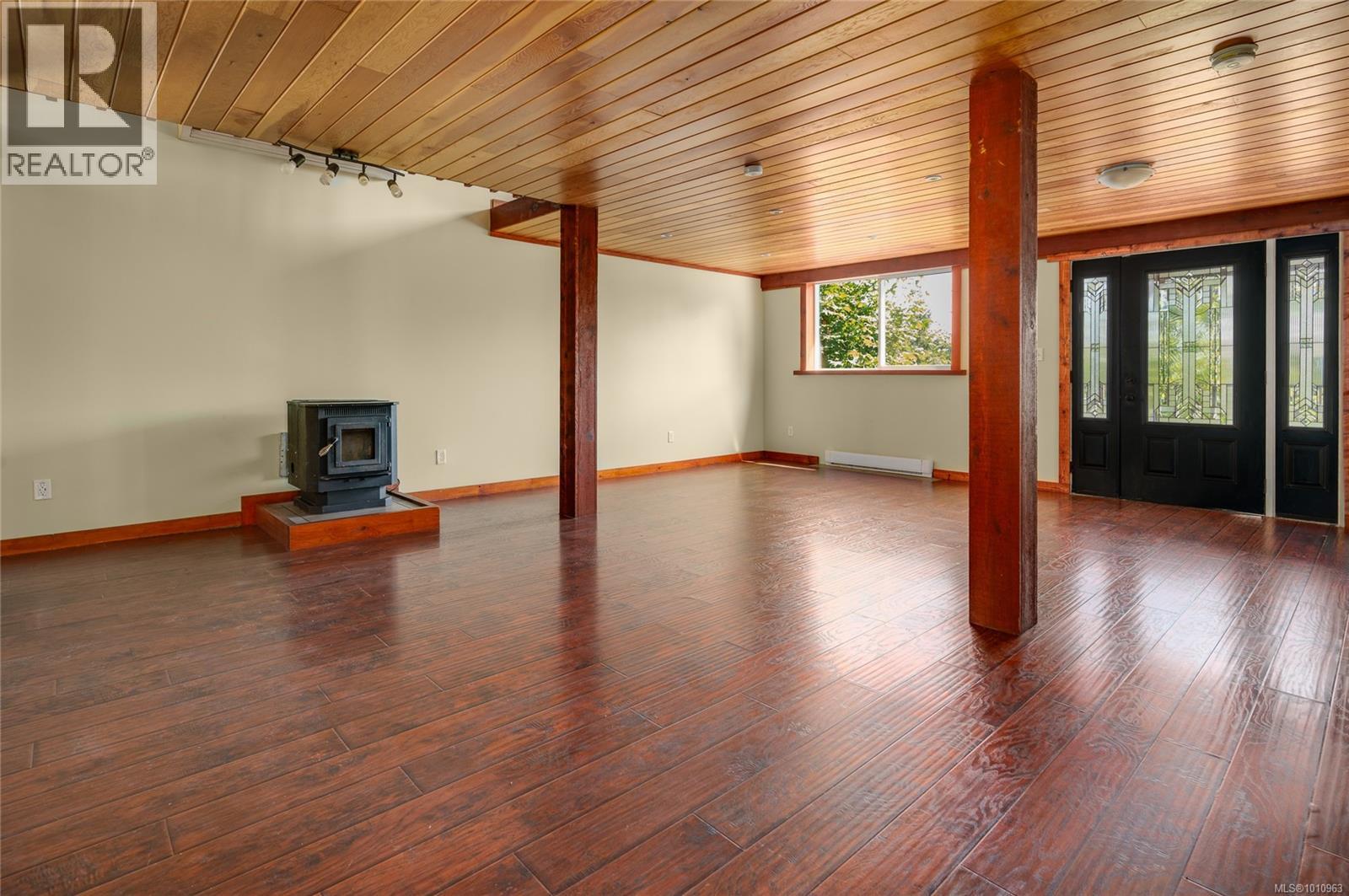 Photo 15 of 2031 Waring Rd, Nanaimo BC