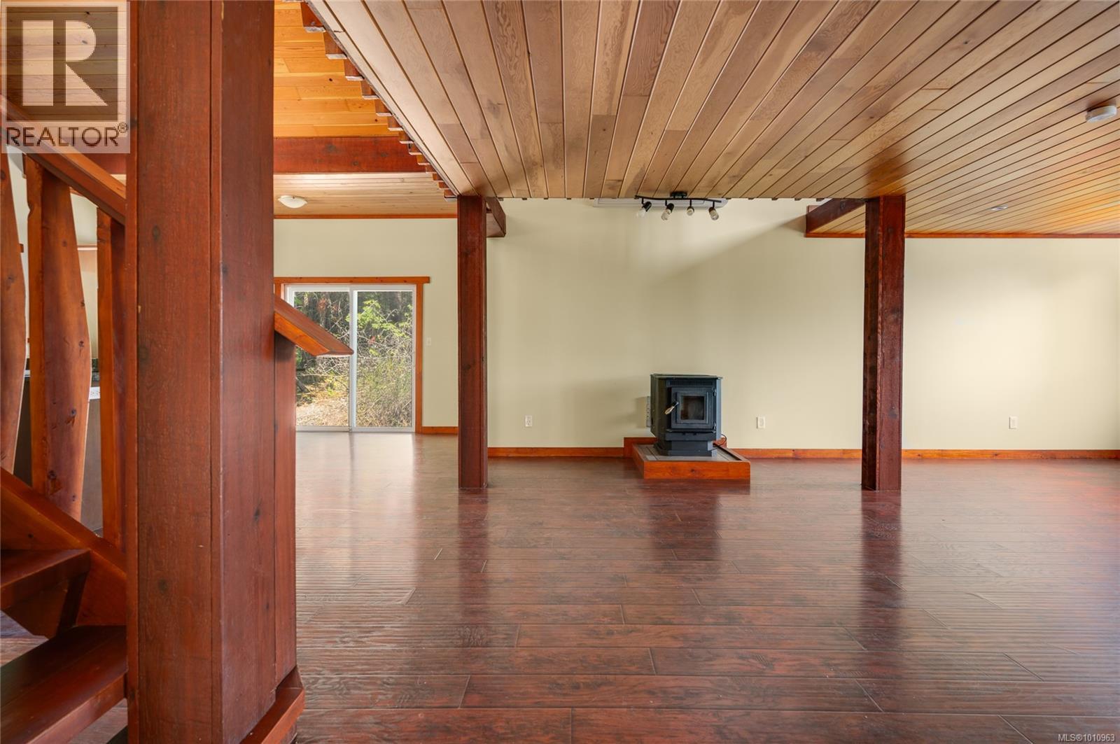 Photo 6 of 2031 Waring Rd, Nanaimo BC