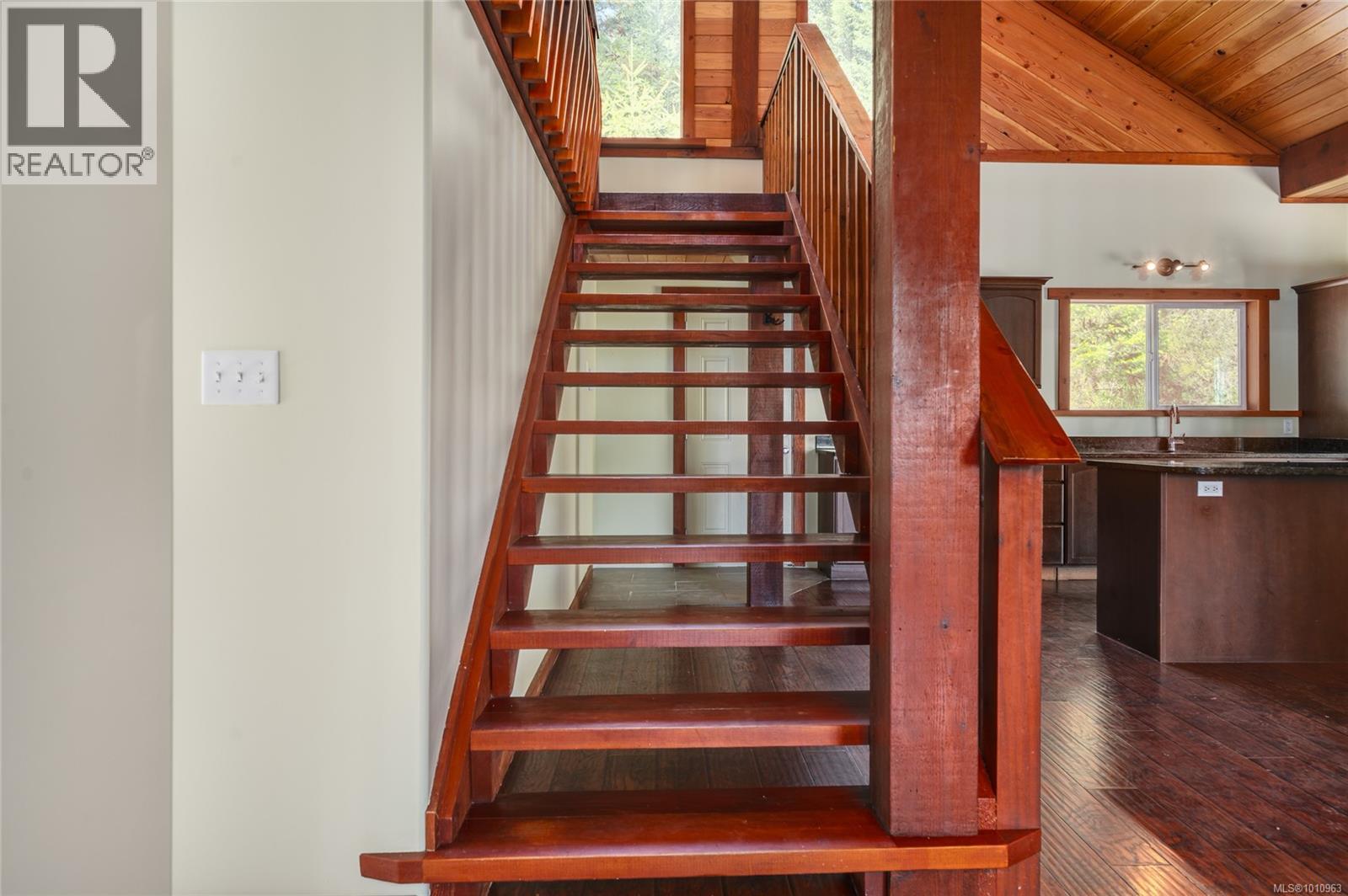 Photo 14 of 2031 Waring Rd, Nanaimo BC