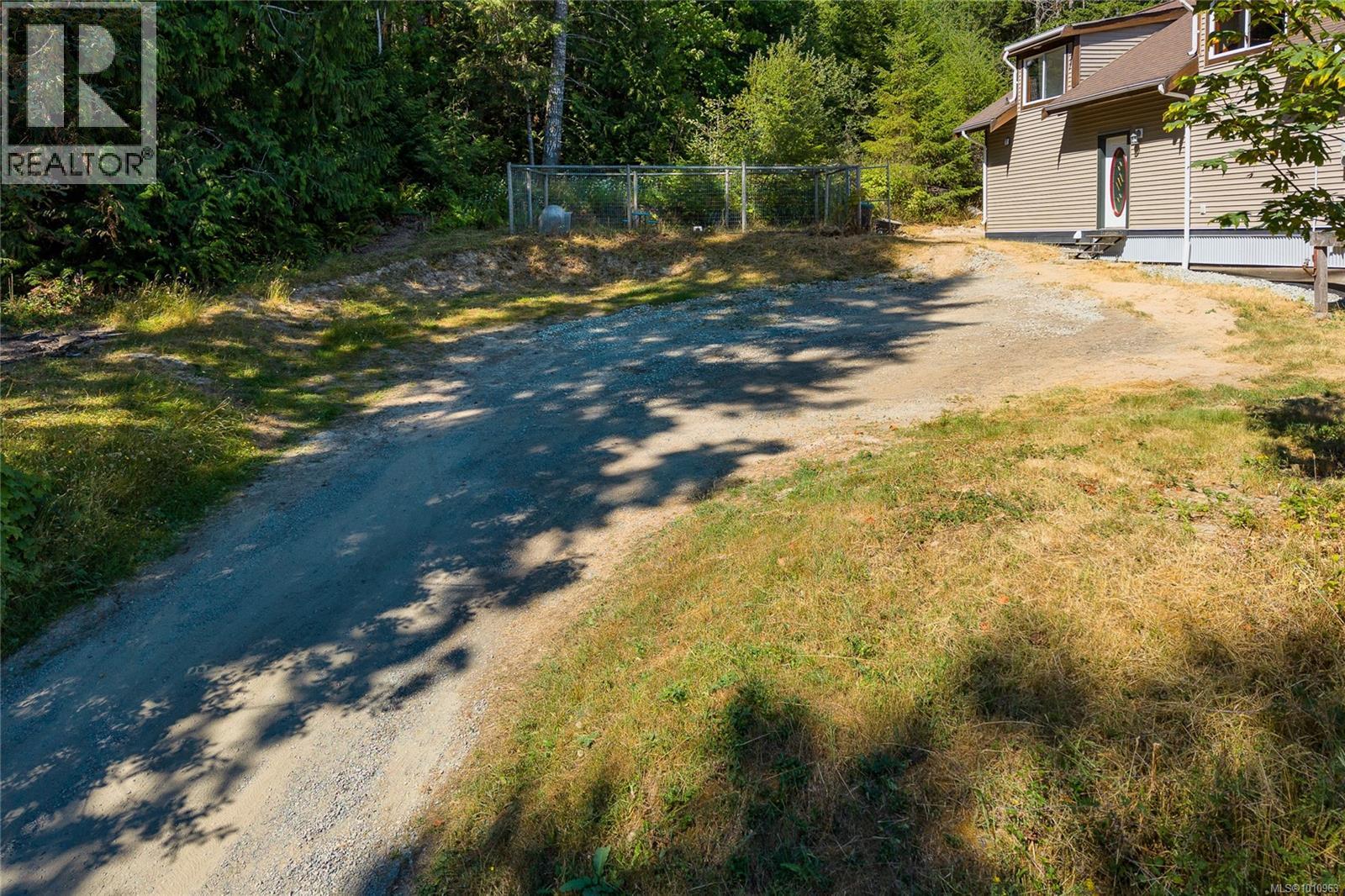Photo 3 of 2031 Waring Rd, Nanaimo BC