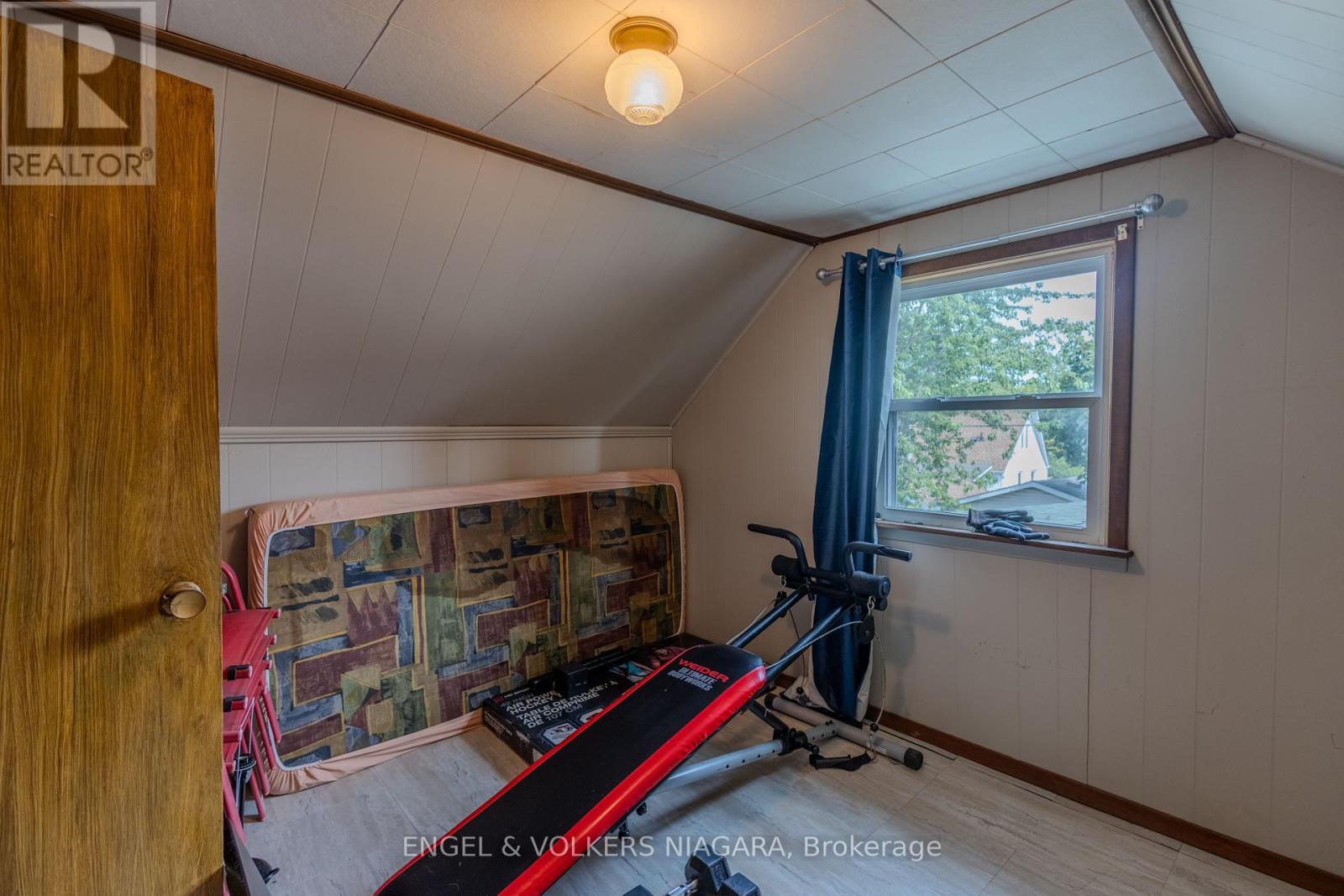 Photo 34 of 61 Hamilton Street E, St Catharines ON