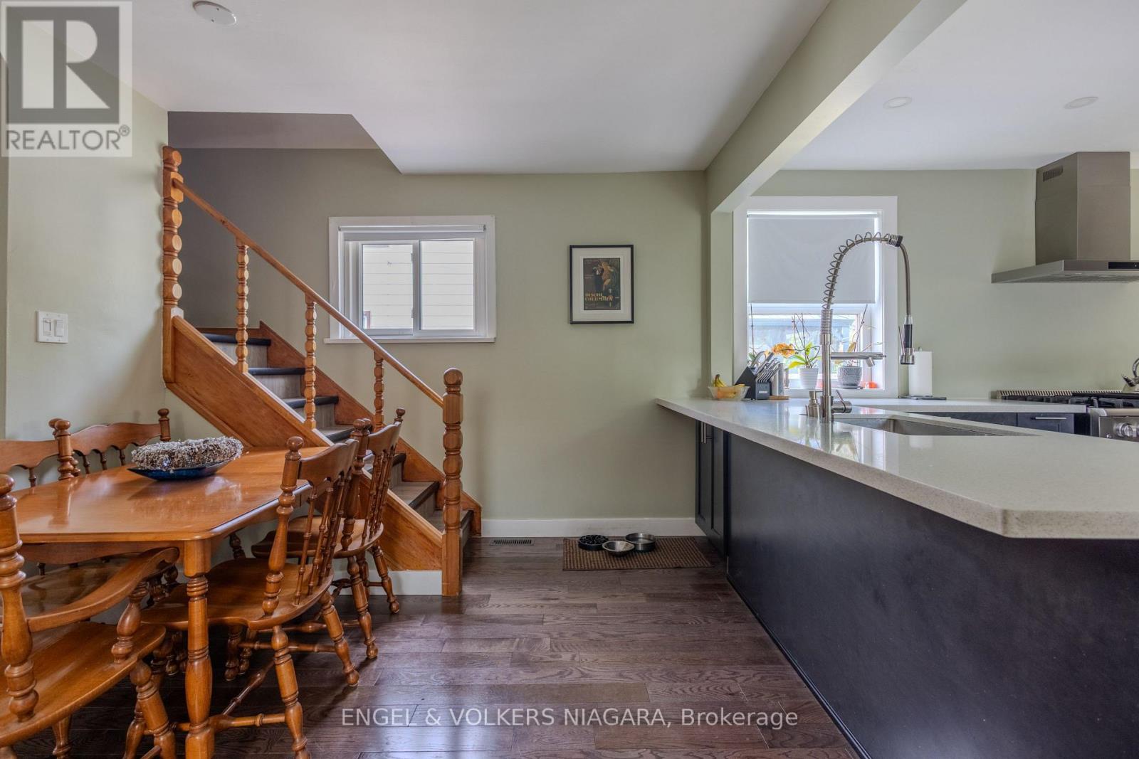 Photo 4 of 61 Hamilton Street E, St Catharines ON