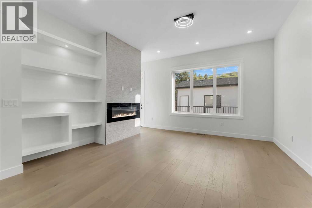 Single Family House for Sale in   Avenue NW Bowness Calgary 