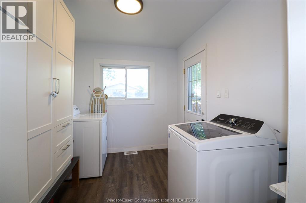 Photo 4 of 3504 Barrymore, Windsor ON