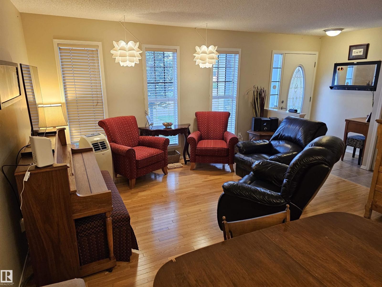 Photo 7 of 2333 Aspen Tr, Sherwood Park AB