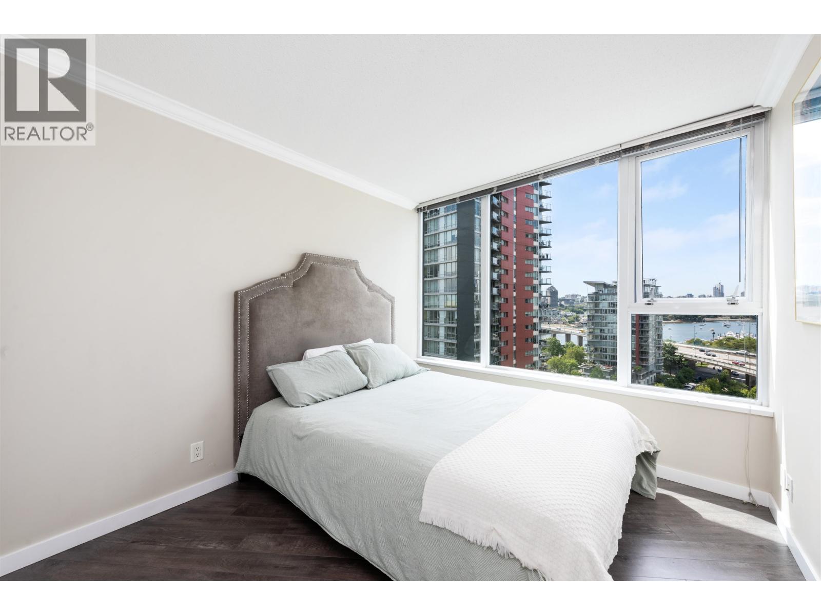 Photo 10 of 1606 33 Smithe Street, Vancouver BC