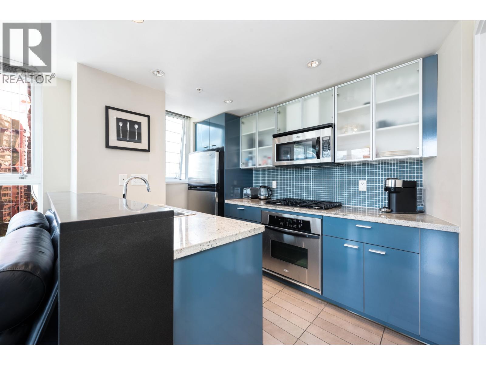 Photo 5 of 1606 33 Smithe Street, Vancouver BC