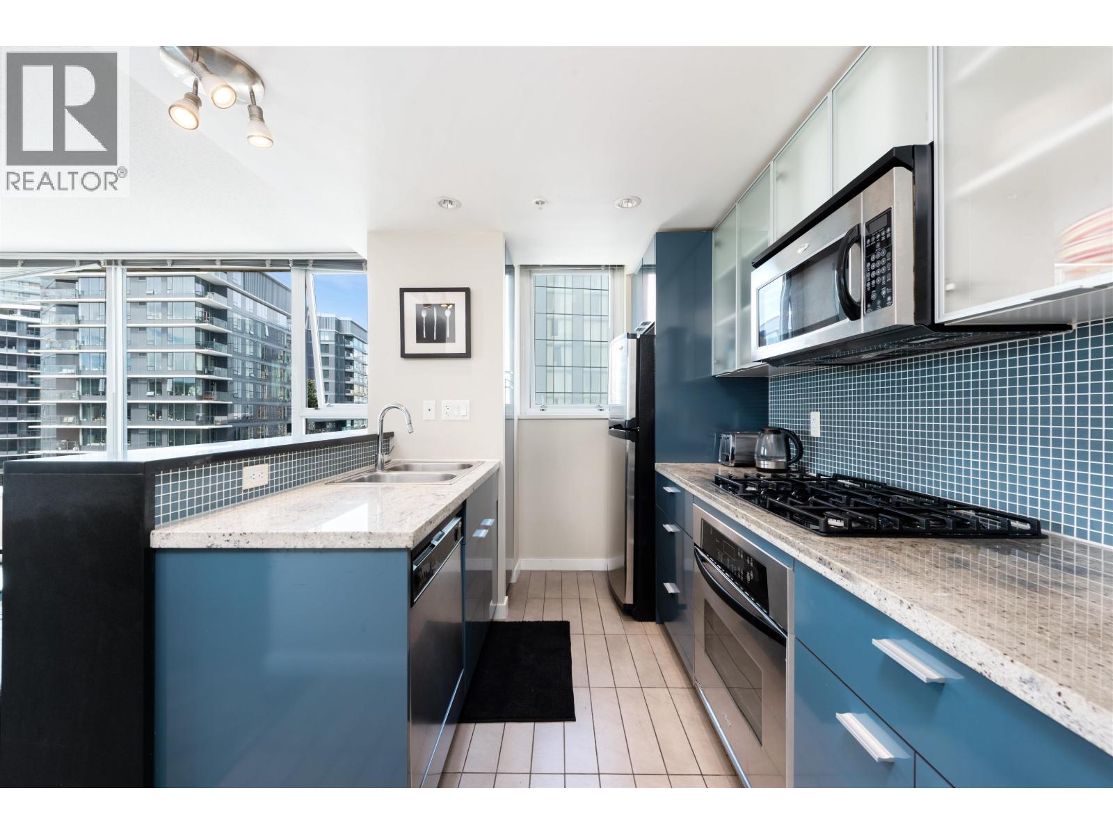 Photo 6 of 1606 33 Smithe Street, Vancouver BC