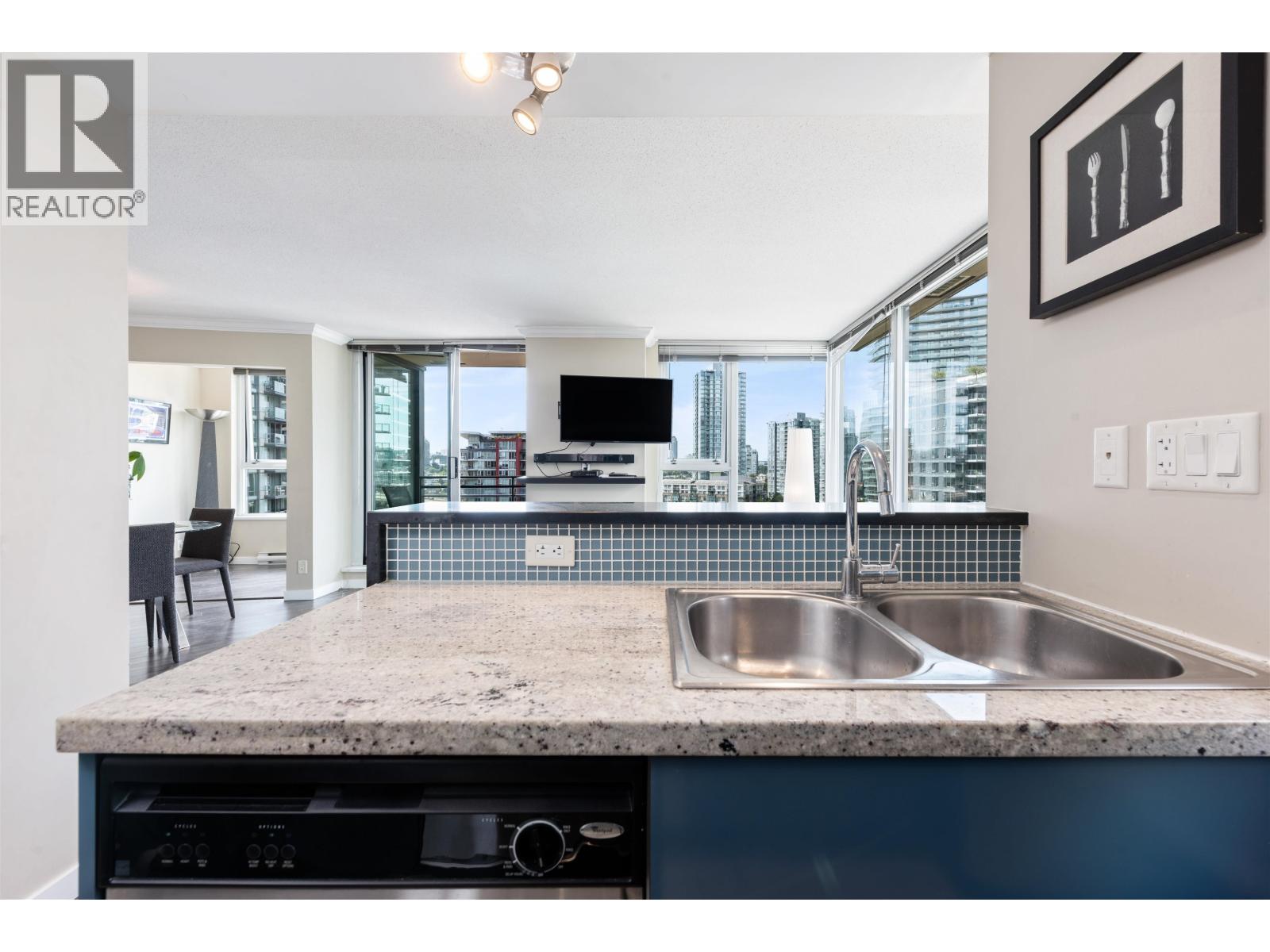Photo 9 of 1606 33 Smithe Street, Vancouver BC