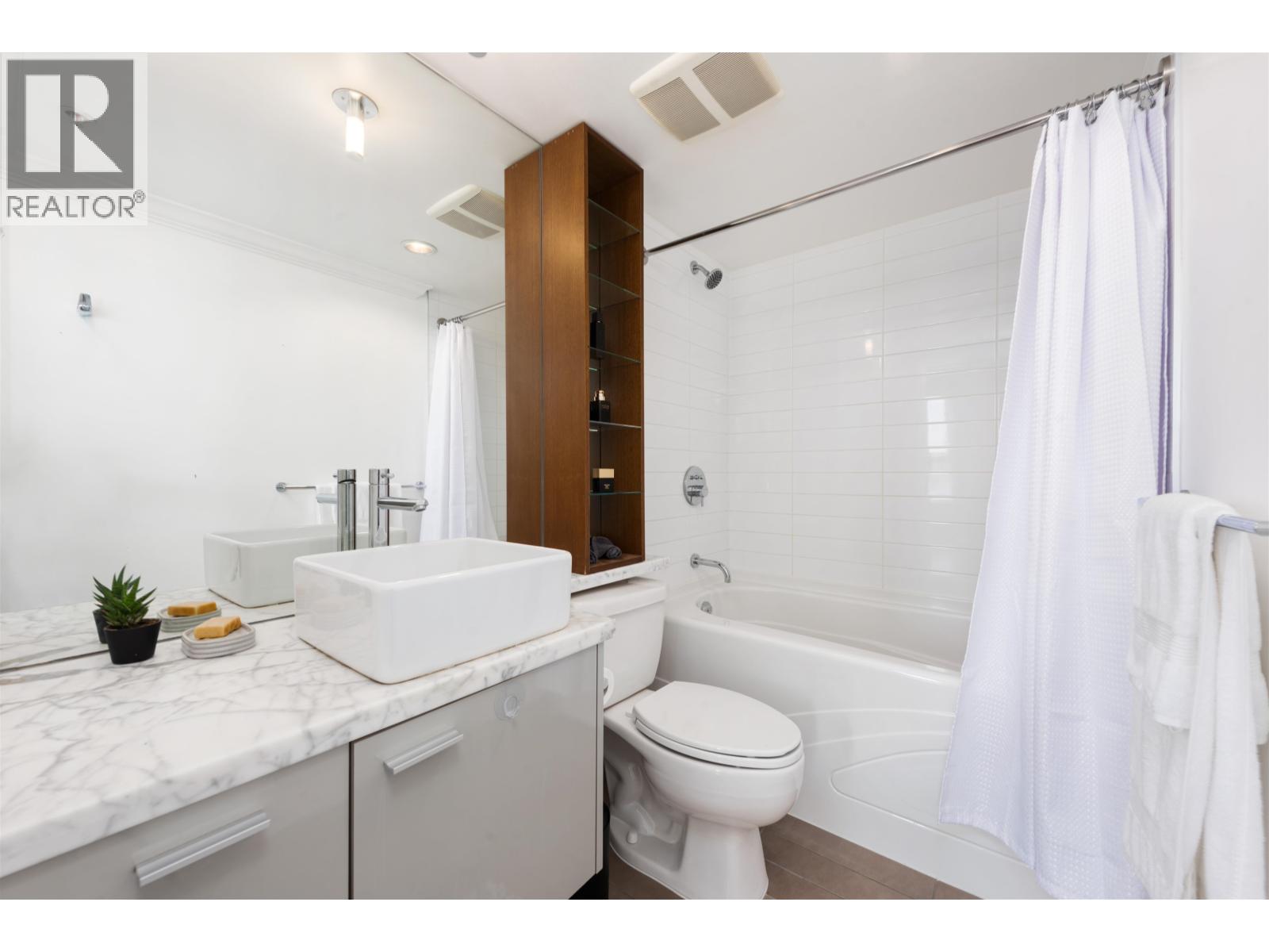 Photo 14 of 1606 33 Smithe Street, Vancouver BC