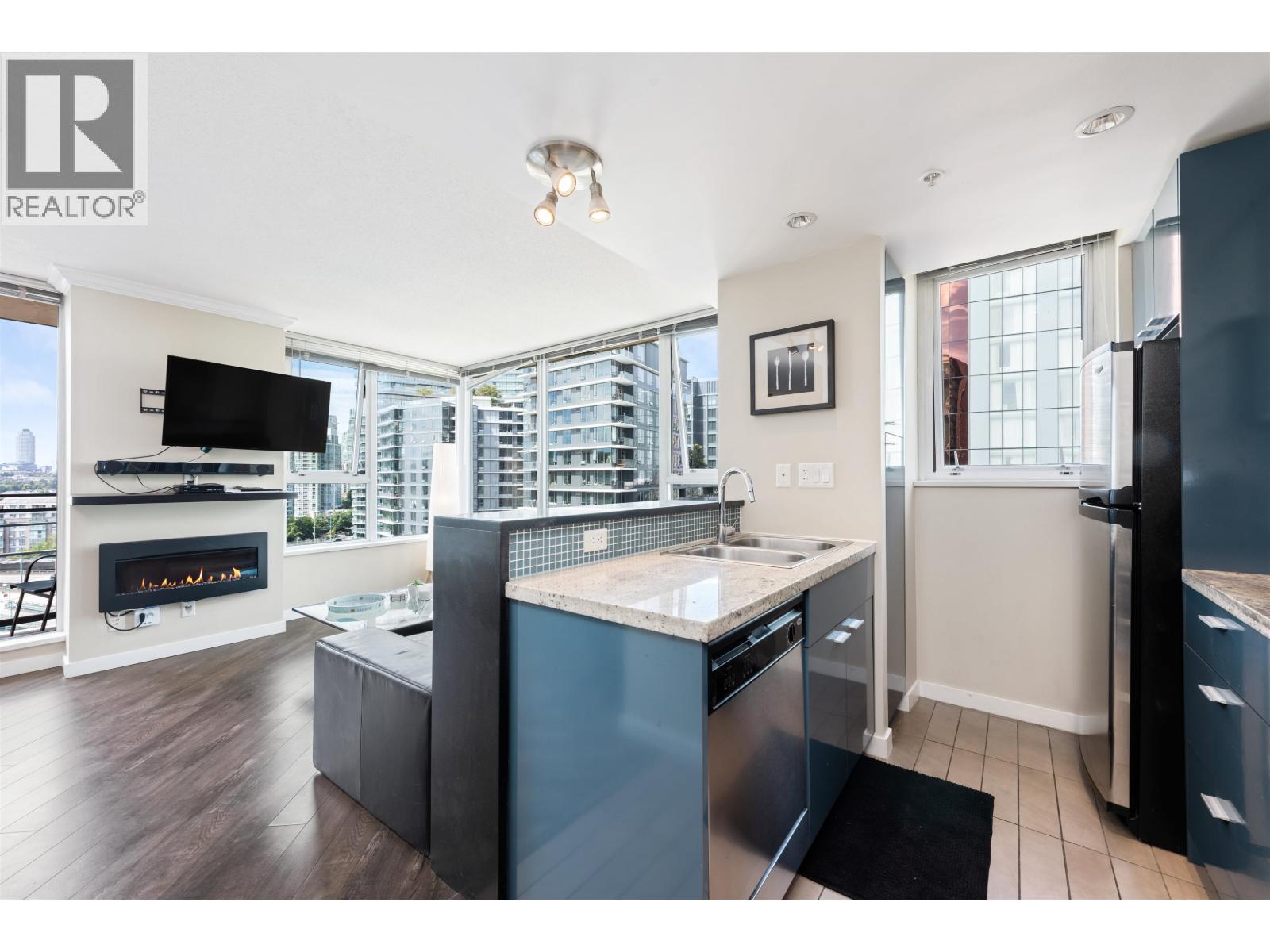 Photo 8 of 1606 33 Smithe Street, Vancouver BC