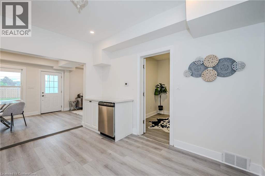 Photo 2 of 273 Britannia Avenue, Hamilton ON