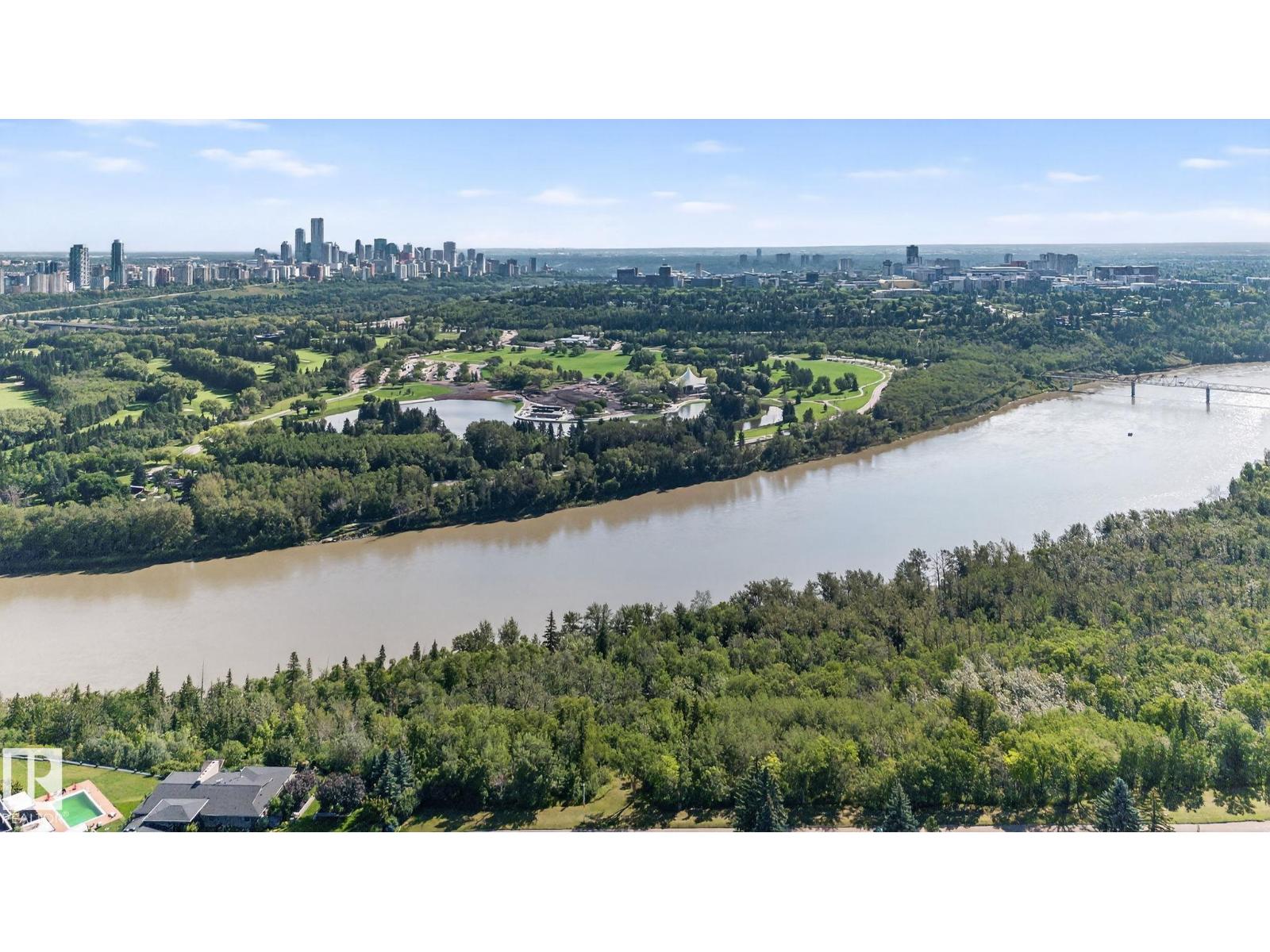 Photo 10 of 9239 148 St Nw, Edmonton AB