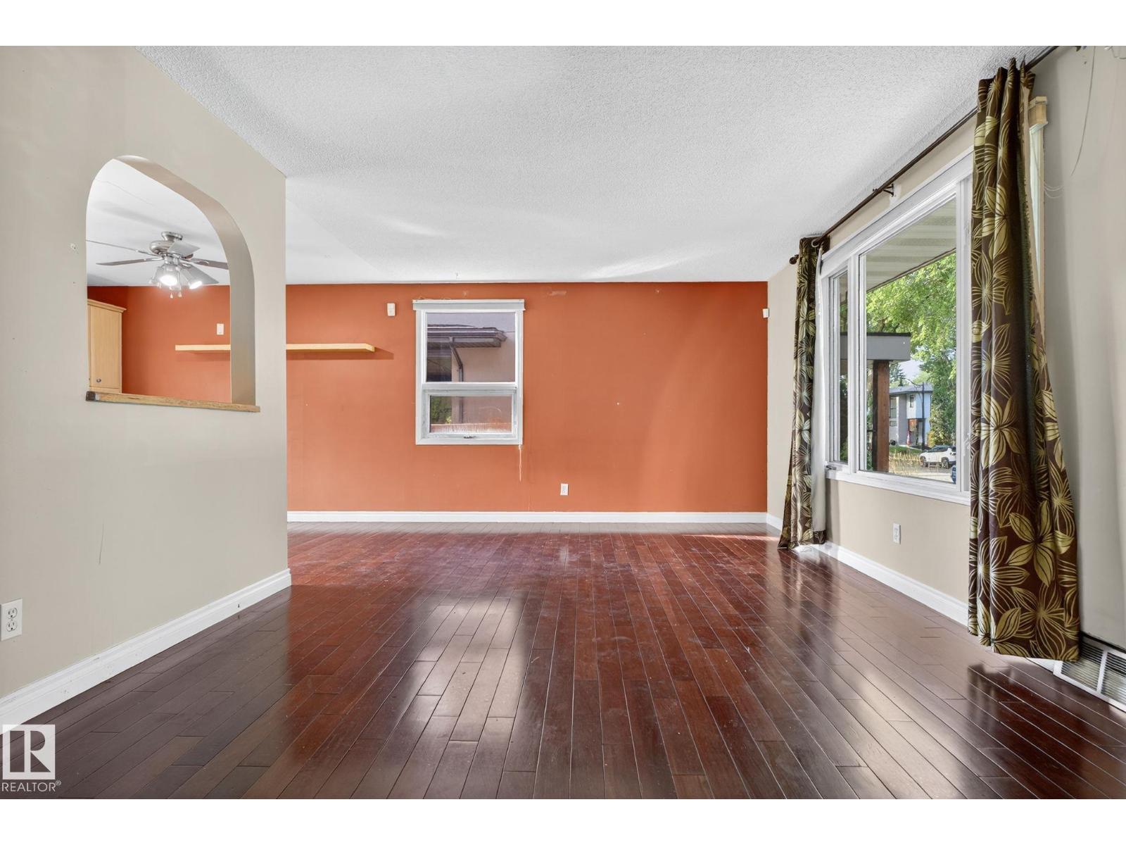Photo 12 of 9239 148 St Nw, Edmonton AB