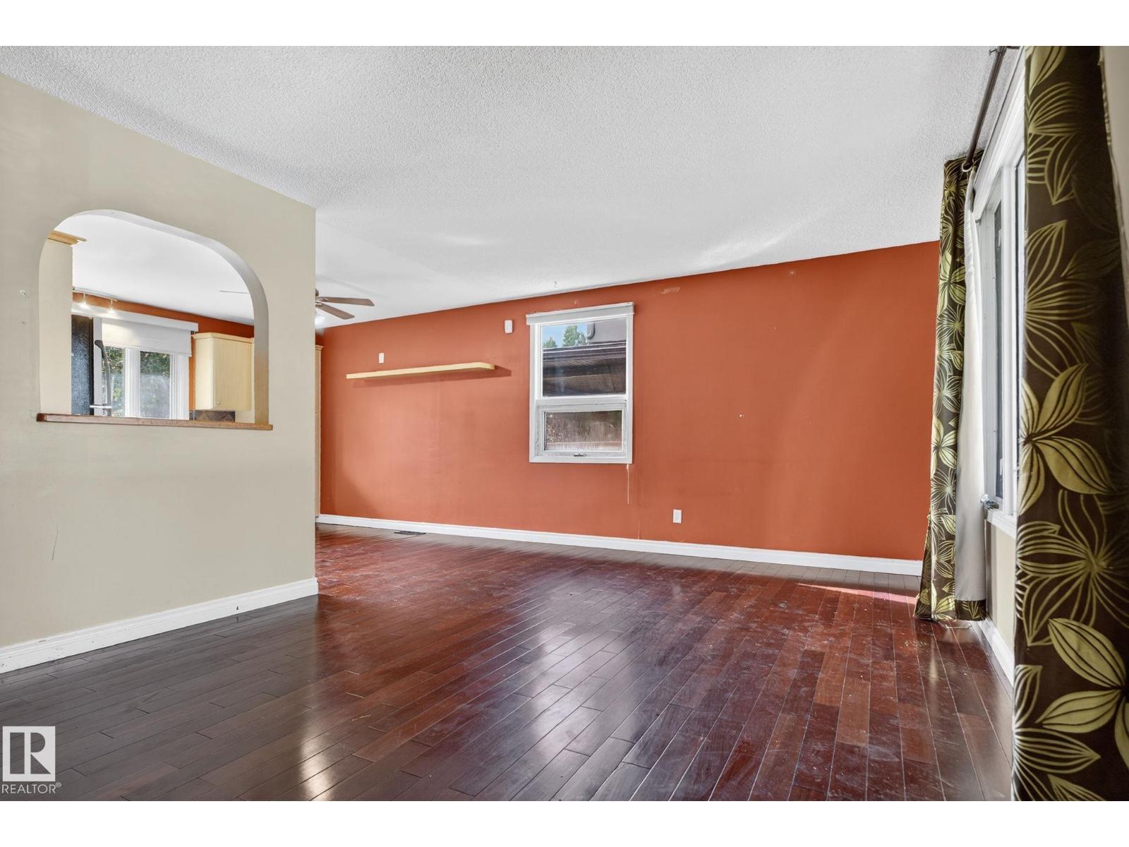 Photo 14 of 9239 148 St Nw, Edmonton AB