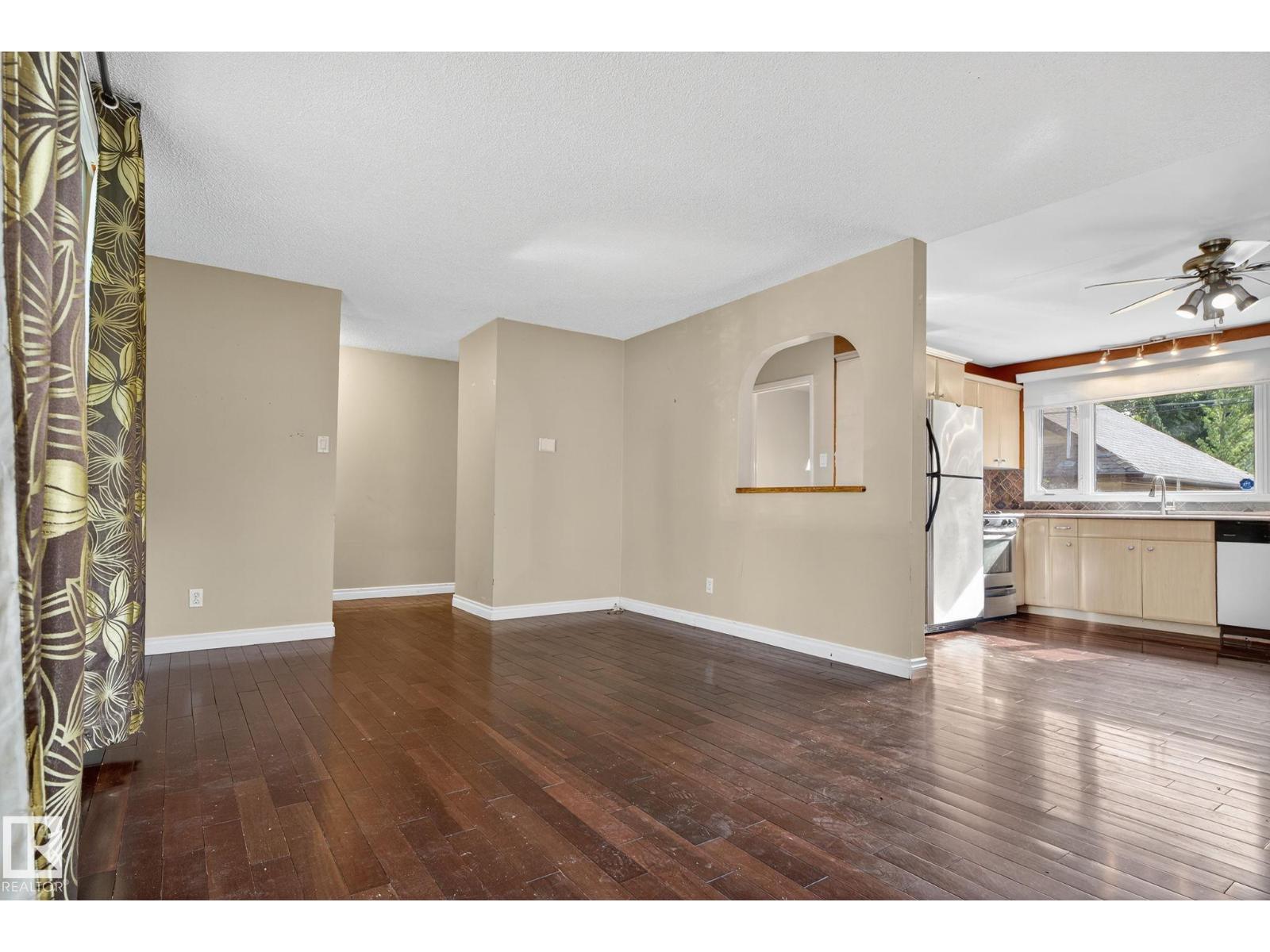 Photo 15 of 9239 148 St Nw, Edmonton AB