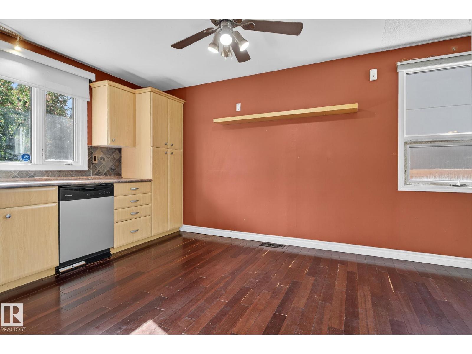 Photo 20 of 9239 148 St Nw, Edmonton AB