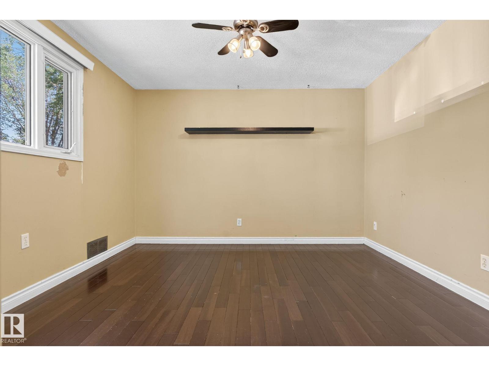 Photo 22 of 9239 148 St Nw, Edmonton AB