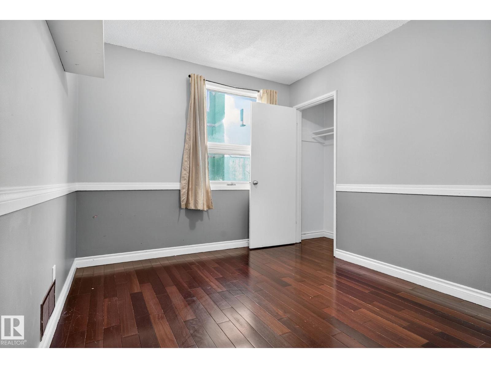 Photo 25 of 9239 148 St Nw, Edmonton AB