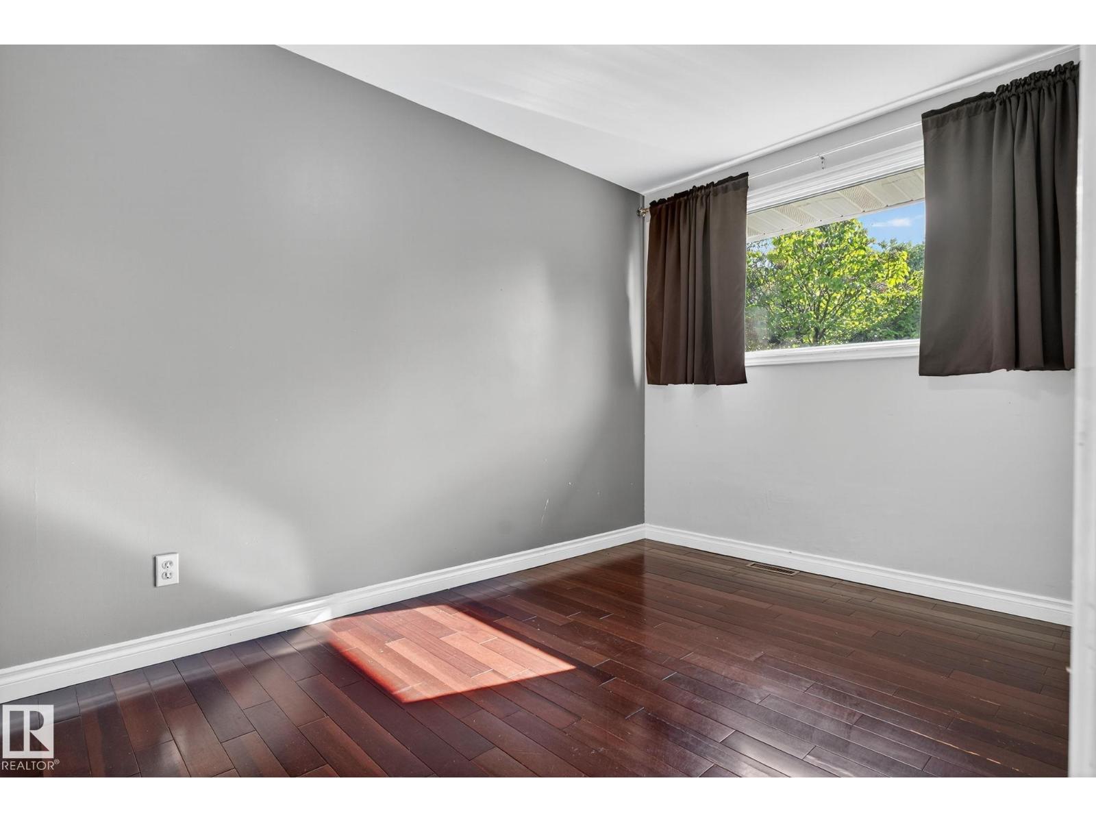 Photo 28 of 9239 148 St Nw, Edmonton AB