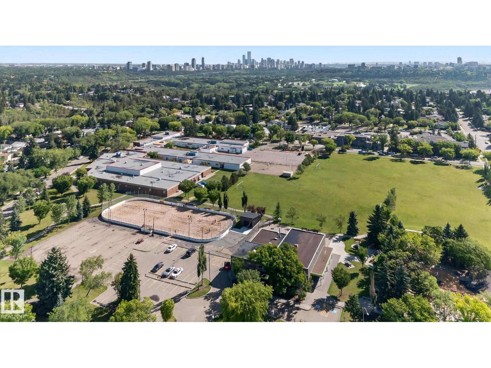 Photo 4 of 9239 148 St Nw, Edmonton AB