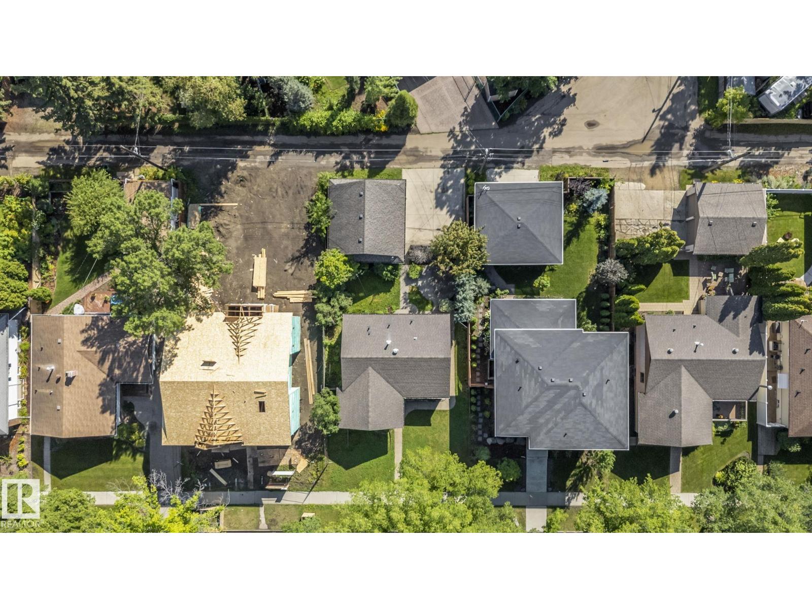 Photo 6 of 9239 148 St Nw, Edmonton AB