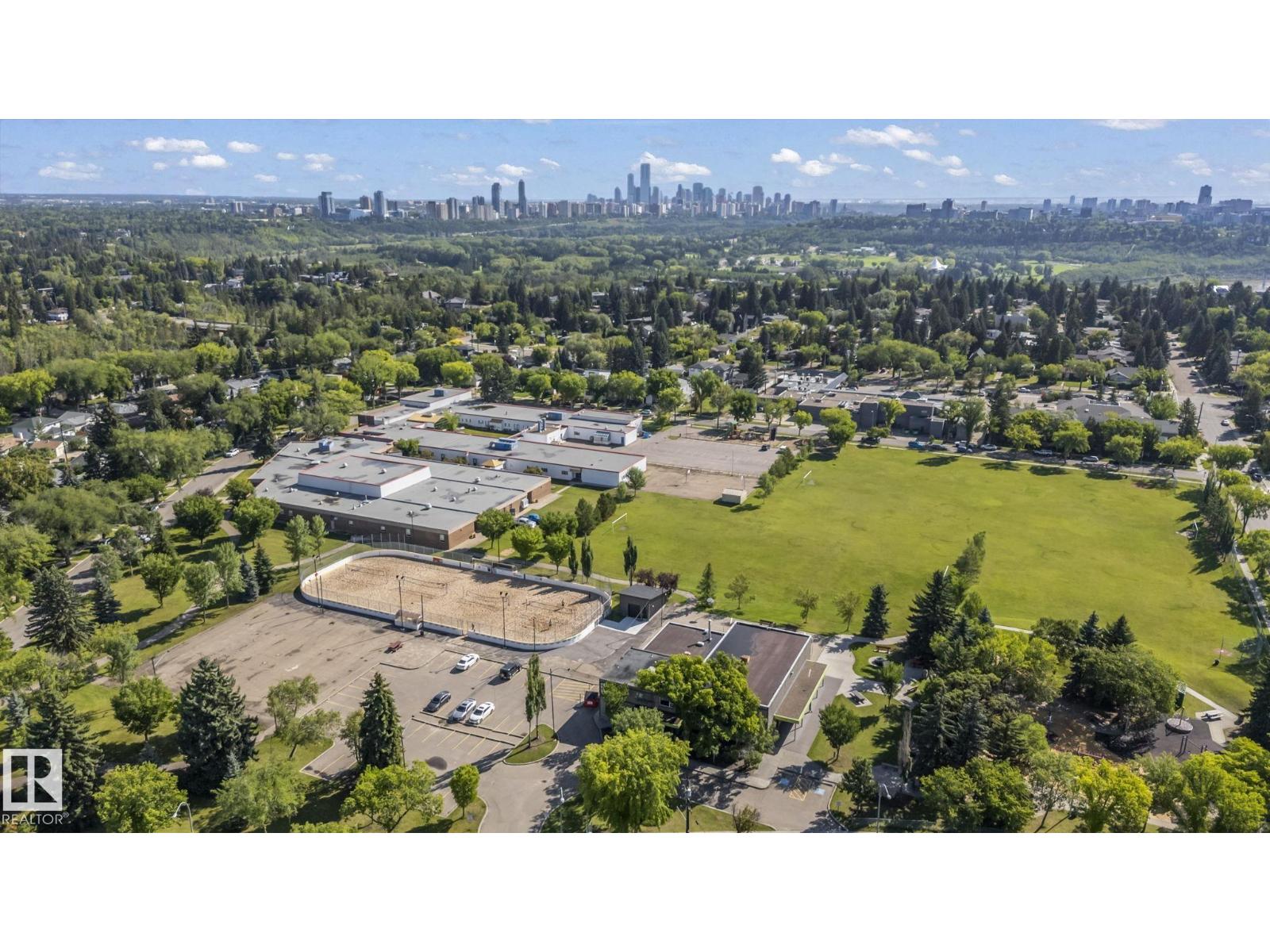 Photo 7 of 9239 148 St Nw, Edmonton AB