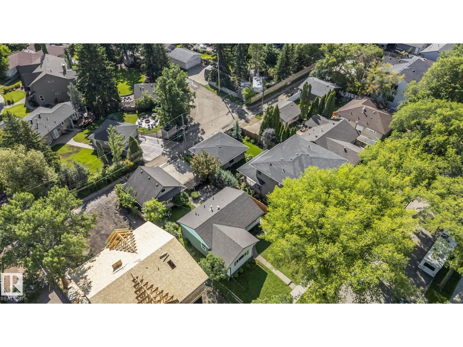 Photo 8 of 9239 148 St Nw, Edmonton AB