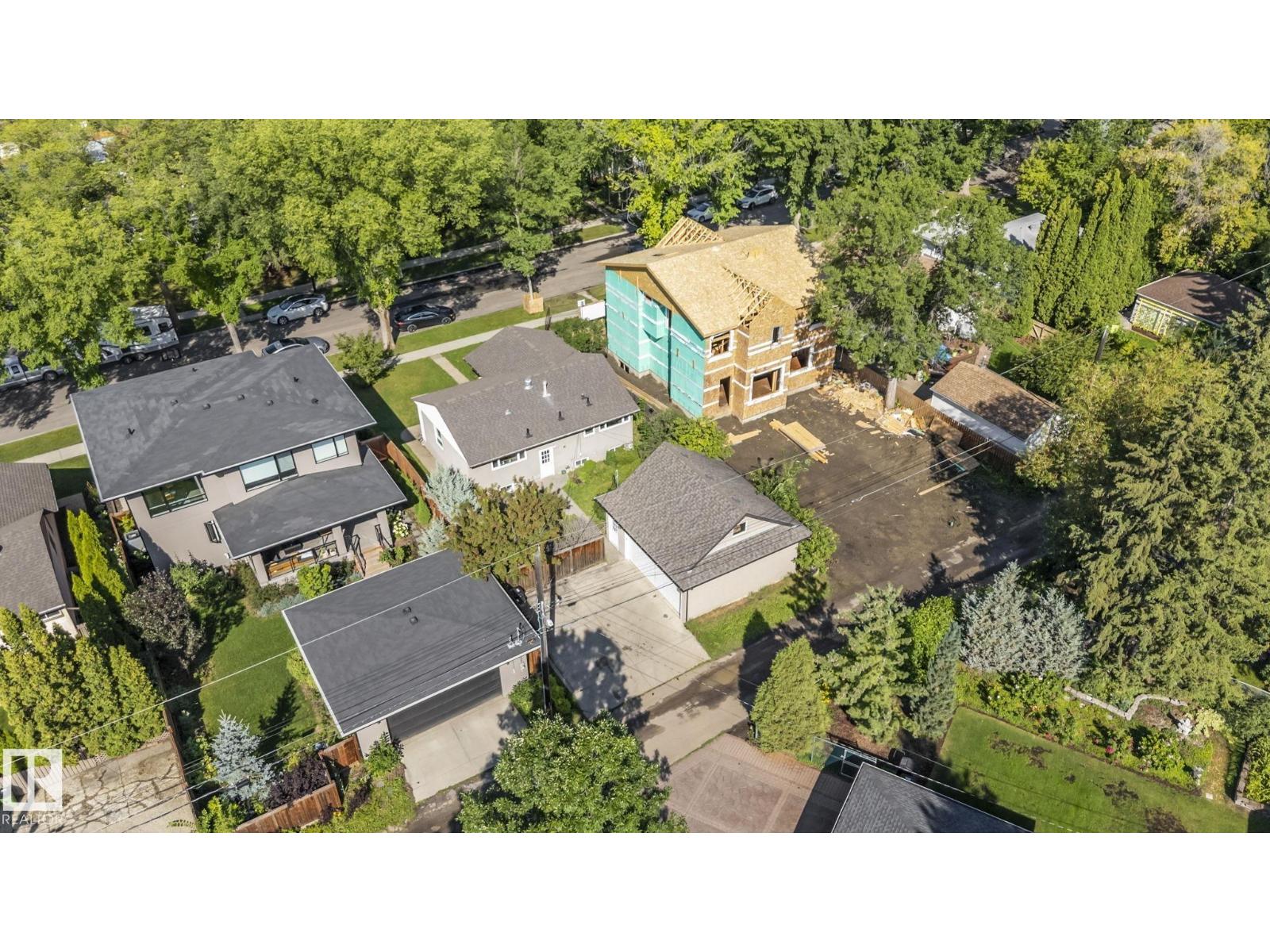 Photo 9 of 9239 148 St Nw, Edmonton AB