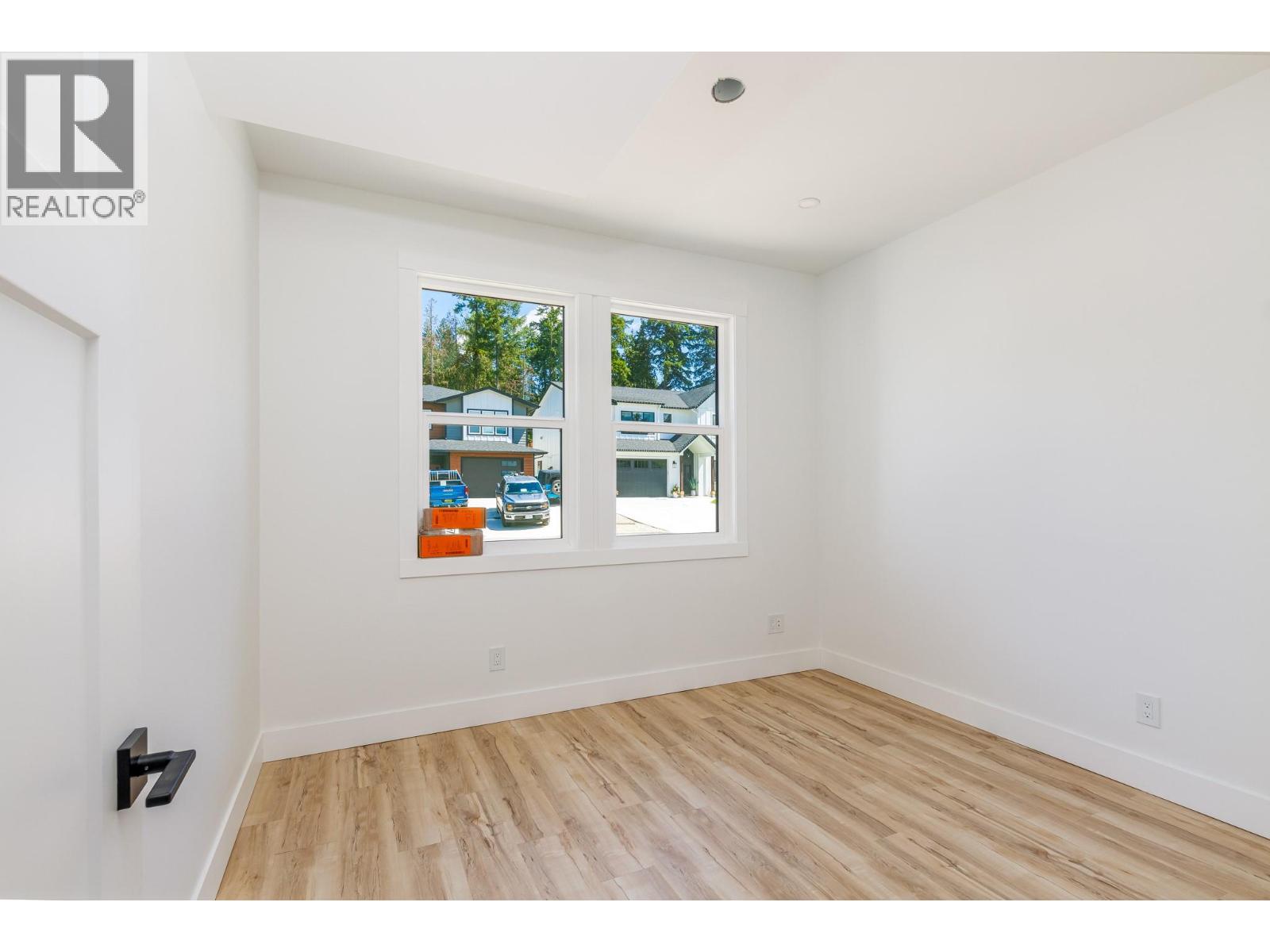 Photo 6 of 1401 21 Street Ne, Salmon Arm BC