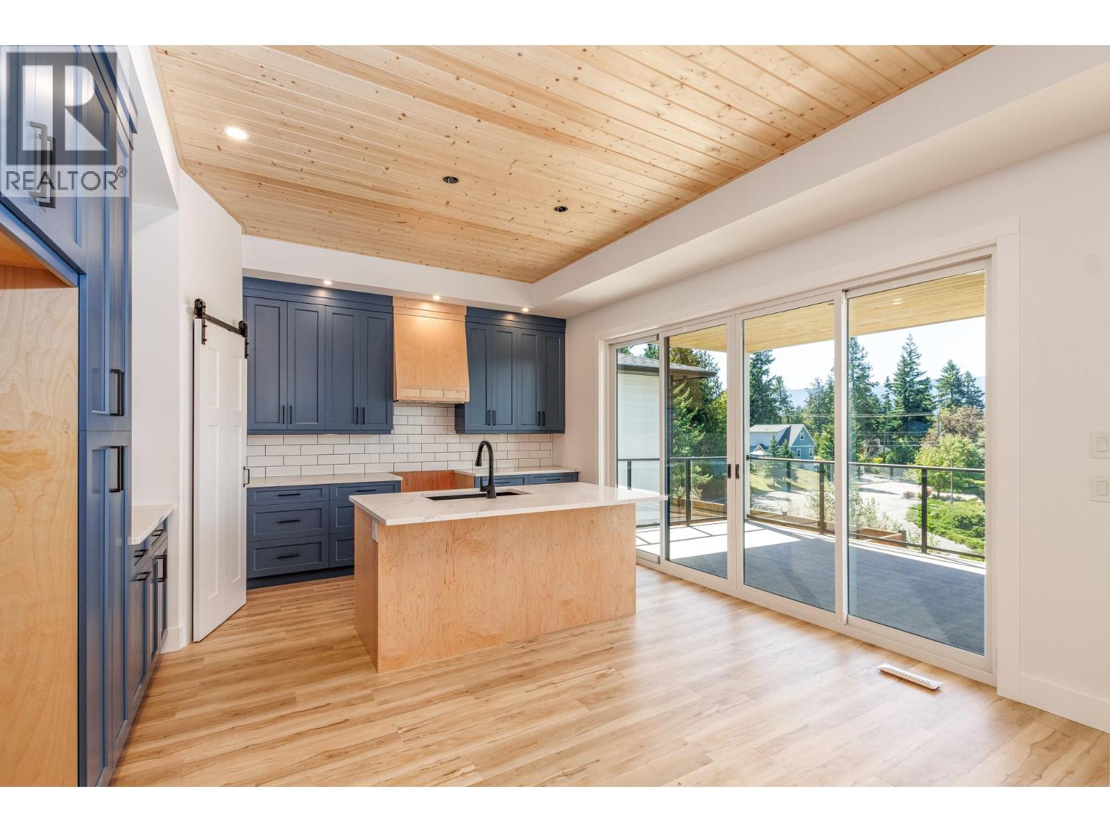 Photo 17 of 1401 21 Street Ne, Salmon Arm BC