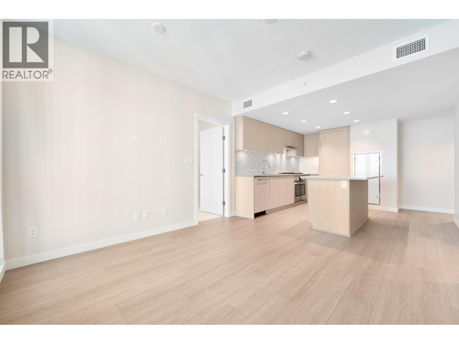 Photo 3 of 2607 1182 Westwood Street, Coquitlam BC