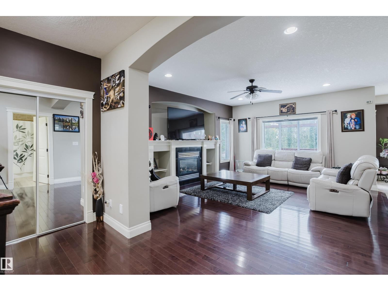 Photo 16 of 3359 18 St Nw, Edmonton AB