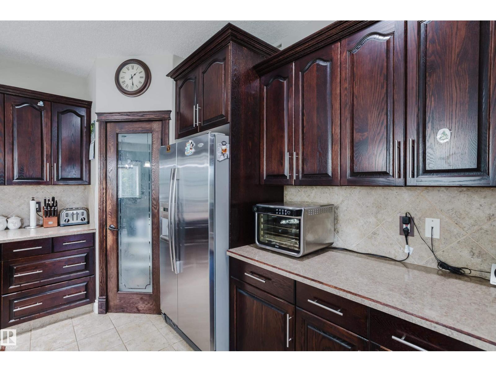 Photo 21 of 3359 18 St Nw, Edmonton AB