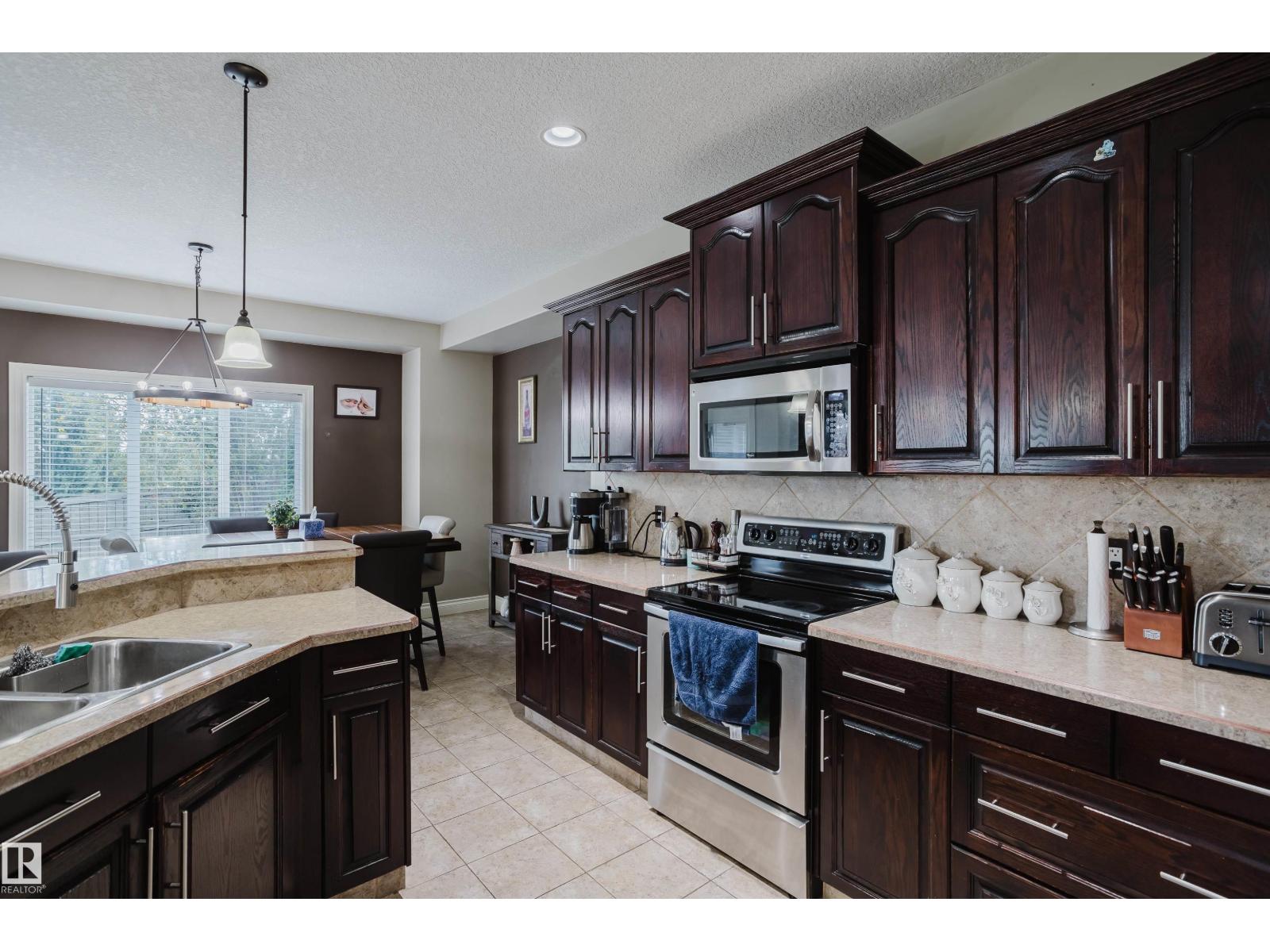 Photo 37 of 3359 18 St Nw, Edmonton AB