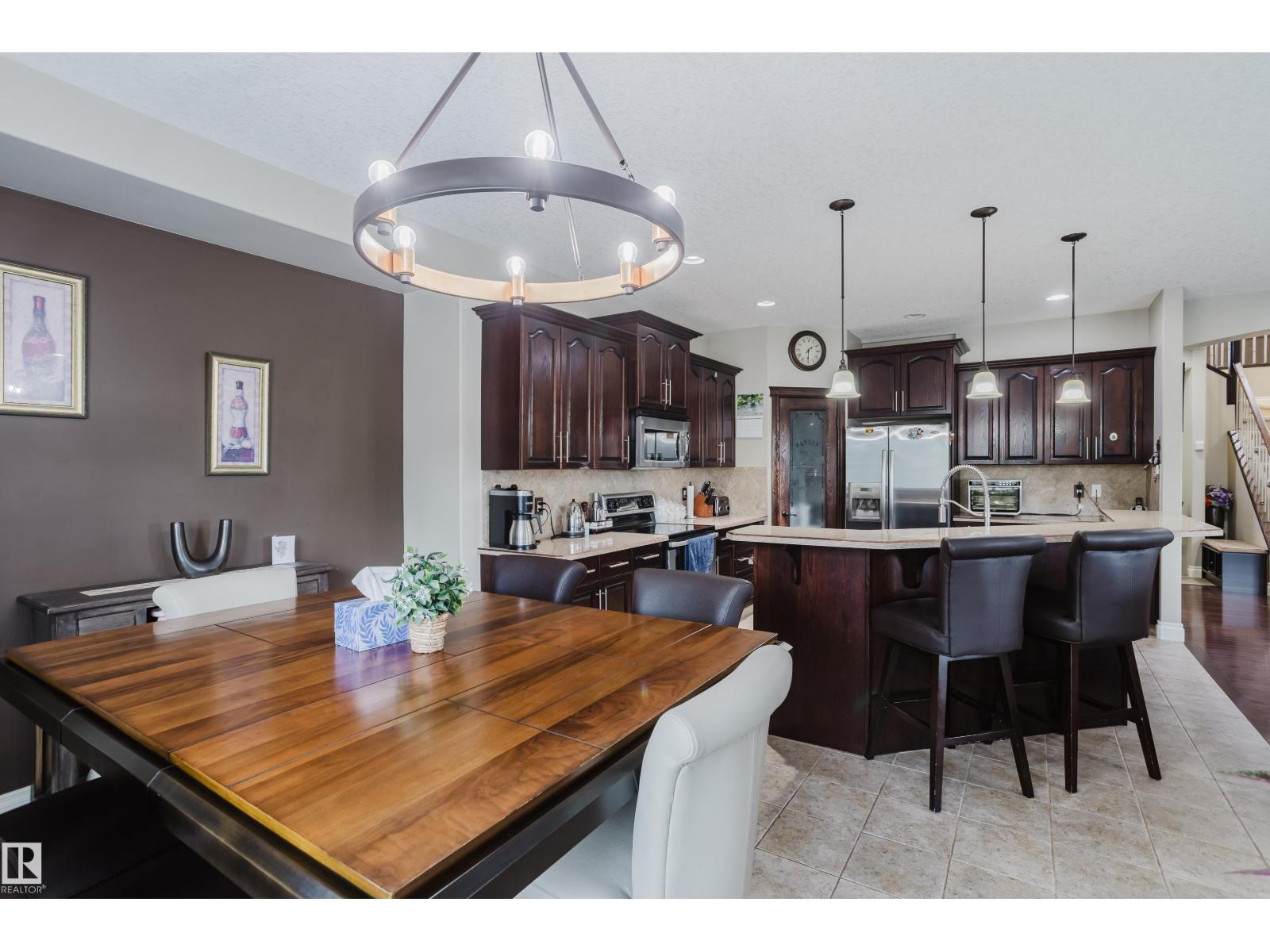Photo 11 of 3359 18 St Nw, Edmonton AB