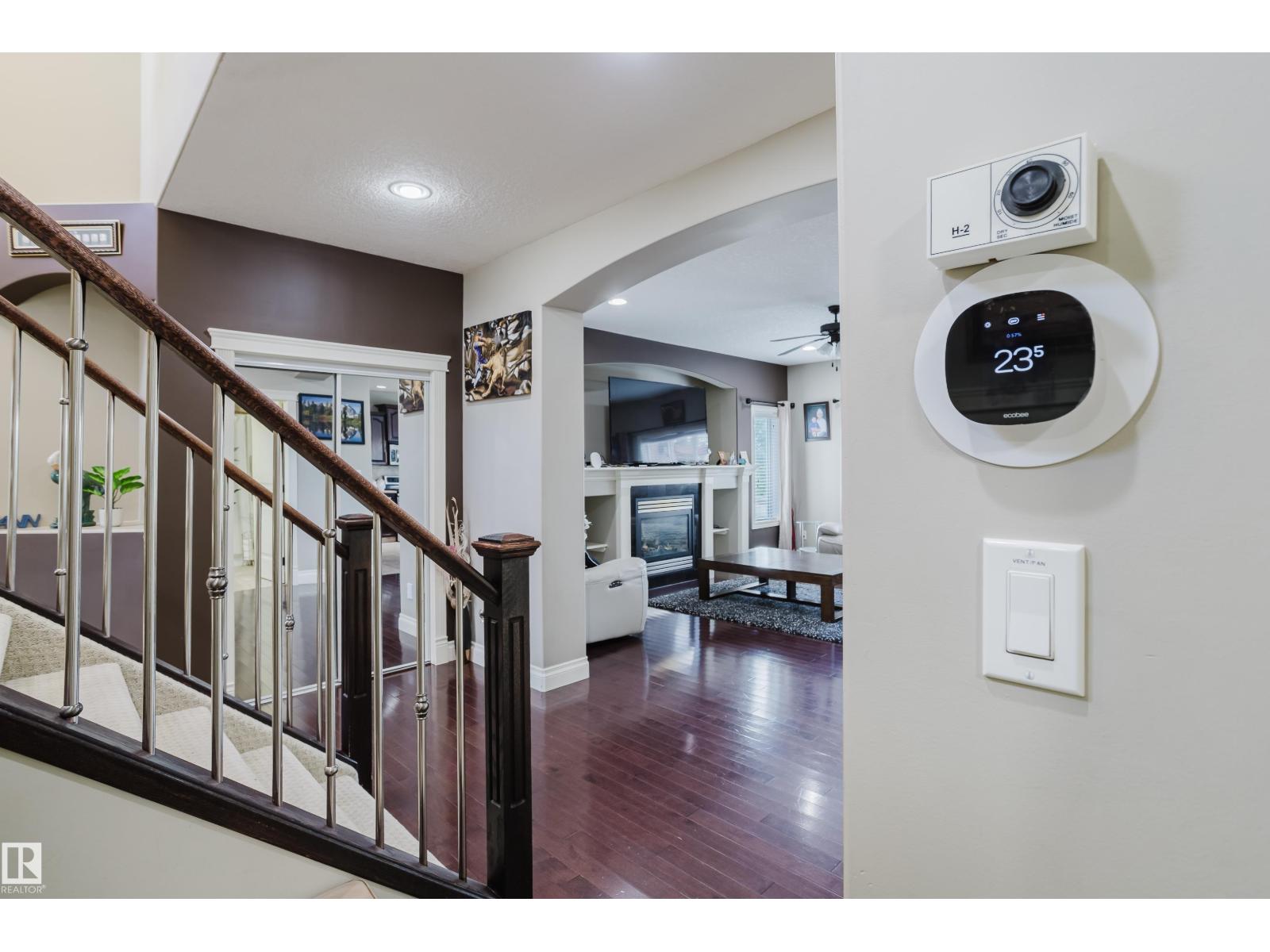 Photo 17 of 3359 18 St Nw, Edmonton AB